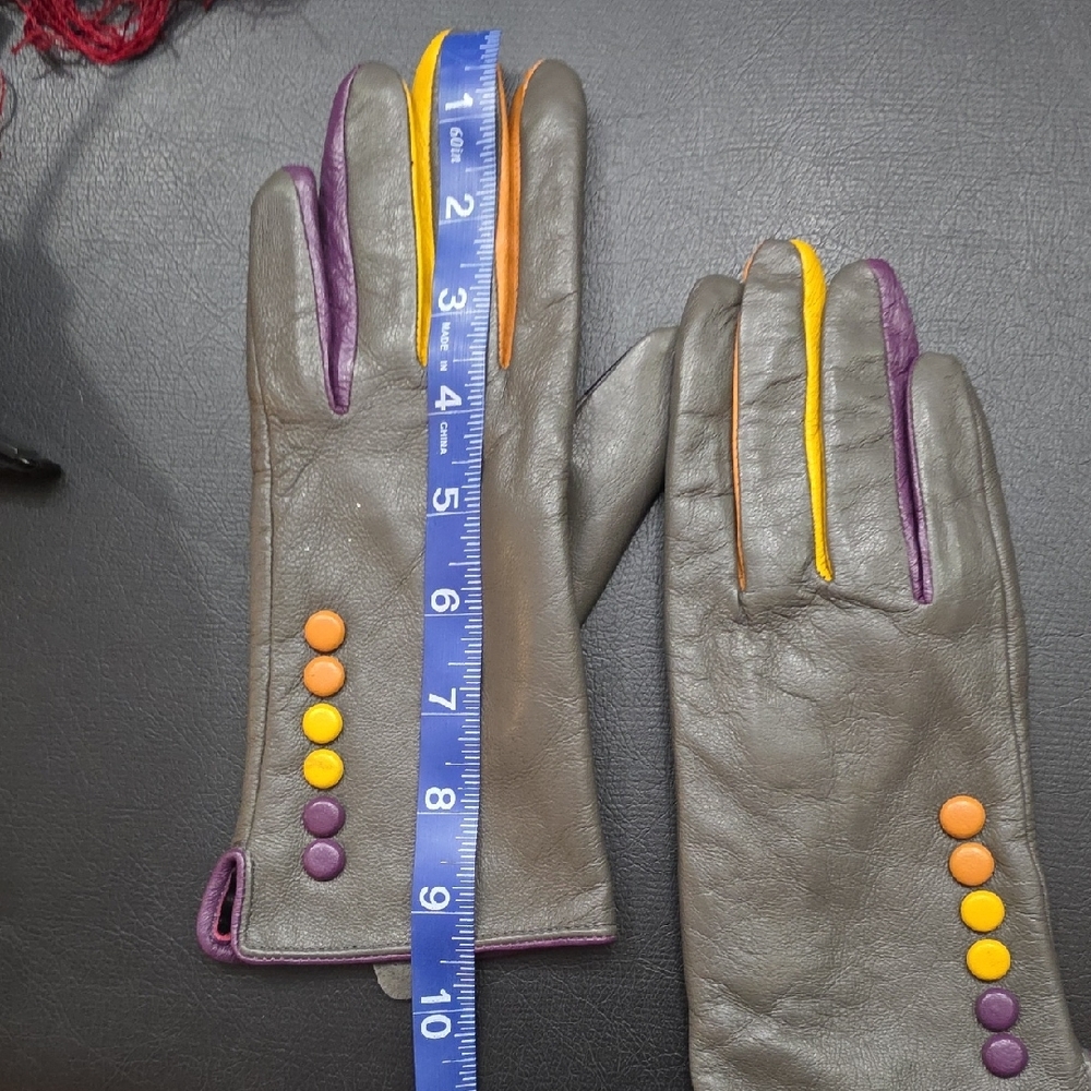 Leather Women's Gloves with Colorful Trim and Buttons - Picture 5 of 7